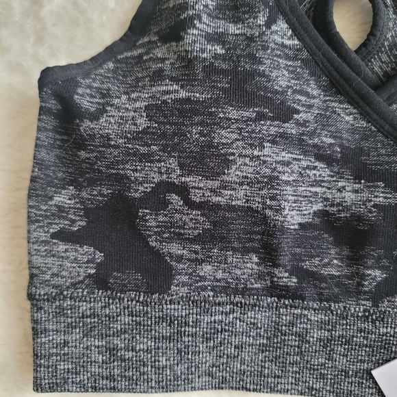 NWT Gymshark Adapt Camo Seamless Sports Bra Gray Black Size XS - Picture 6 of 9